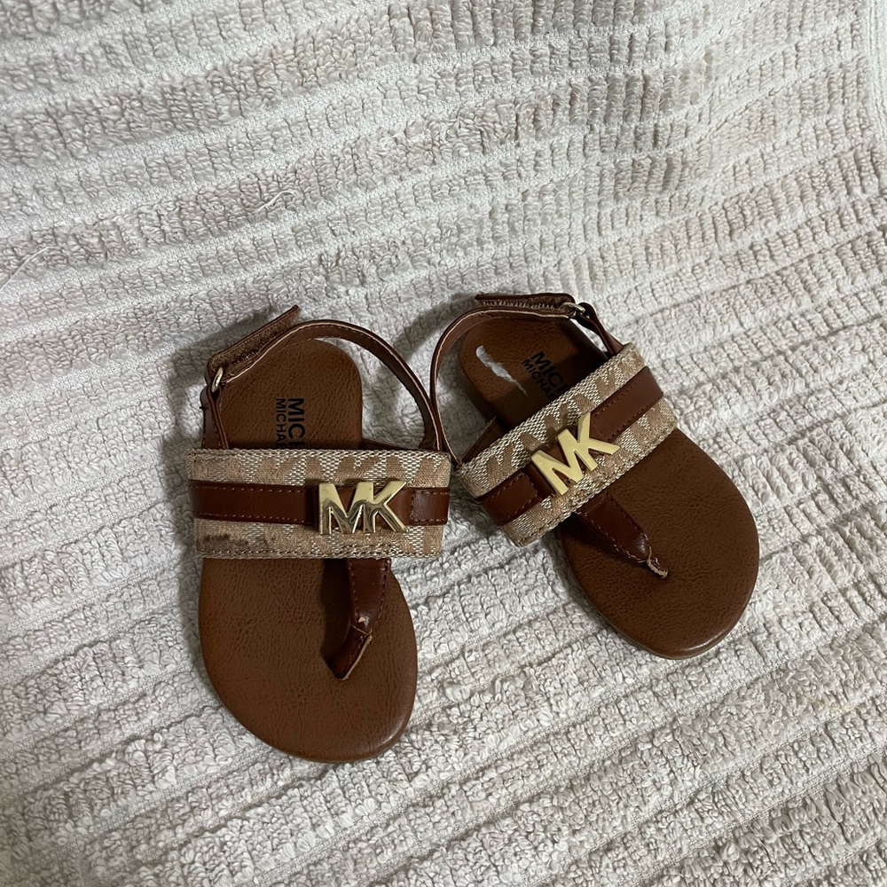 Michael Kors Brown toddler Sandals size 5